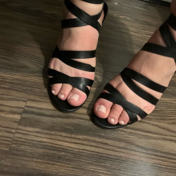 Cutout sandals - Picture 6 of 8